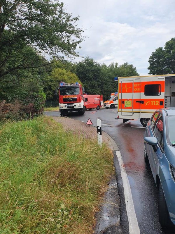 Rettungsfahrzeuge auf der Straße