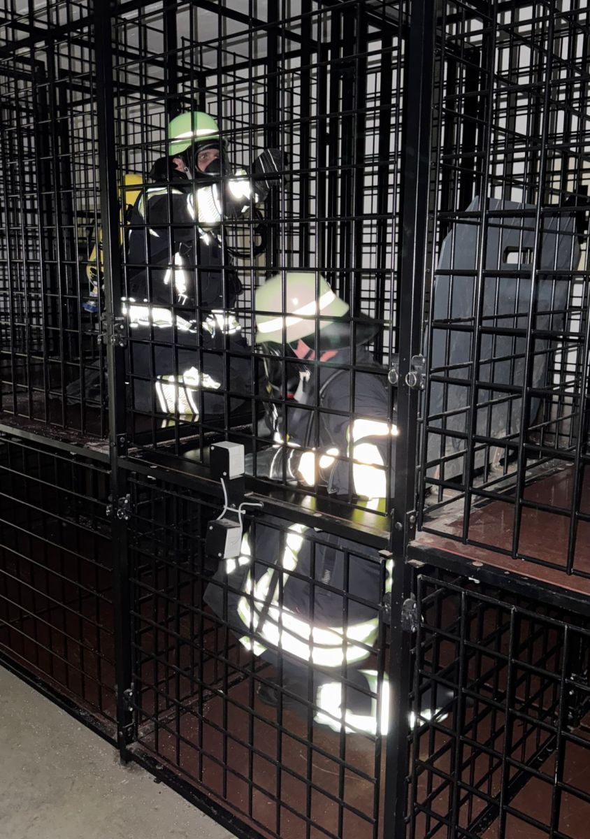 Feuerwehrleute in der Orientierungsstrecke